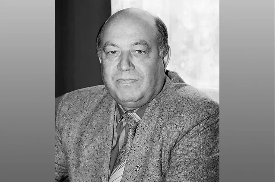 Stanisław Półchłopek zmarł w wieku osiemdziesięciu lat. Pod koniec lat 90-tych powołany został na stanowisko wiceprezydenta Bełchatowa. Był również prezesem miejskiej spółki Wod-Kan oraz wieloletnim dyrektorem Zakładów Przemysłu Bawełnianego w Bełchatowie.