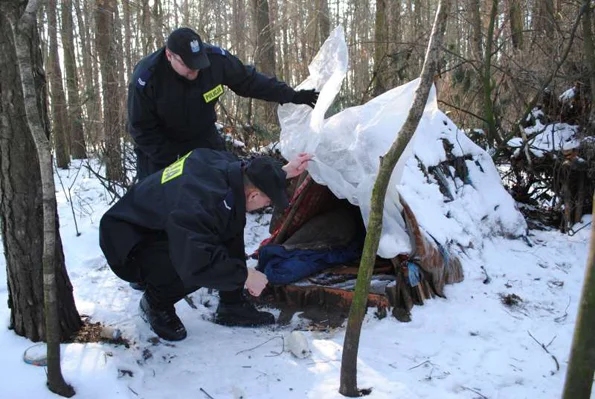 Pierwsze przypadki wychłodzenia w Bełchatowie. Trzy osoby, w tym 20-latka trafiły do szpitala - Zdjęcie główne