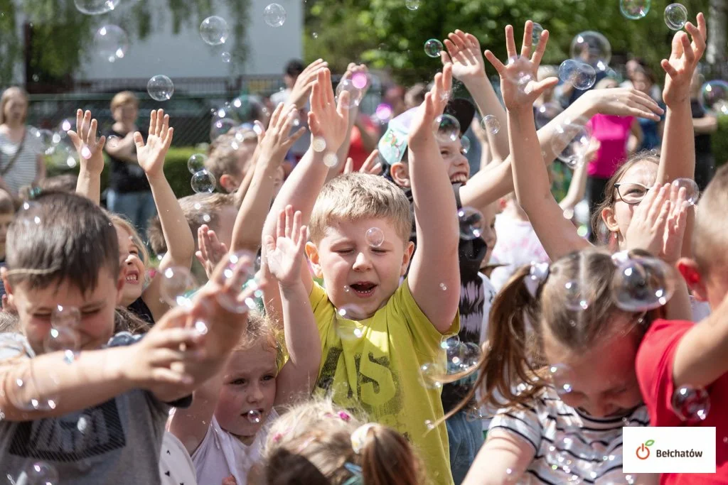 Piknik rodzinny w przedszkolu. Były wspólne tańce i zabawy [FOTO] - Zdjęcie główne