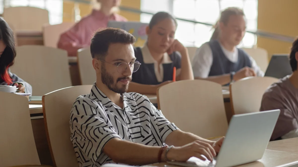 Chcesz zdobyć nowe kompetencje w IT lub marketingu? Sprawdź te studia podyplomowe w WSKZ i wydarzenie TEDxWSKZ!