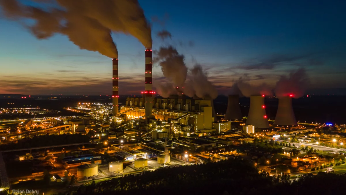 Największa elektrownia w Polsce niemal cała się zatrzymała. Zgasły światła, maszyny stanęły...