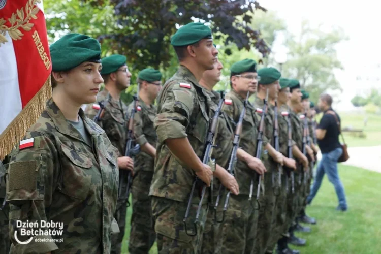 Kwiaty, salwa honorowa i spektakl o miłości. Jak będzie wyglądać rocznica Bitwy Warszawskiej w Bełchatowie? - Zdjęcie główne