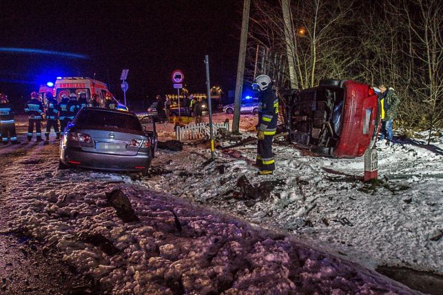 [AKTUALIZACJA] Zderzenie czołowe w Kąciku. Cztery osoby ranne, w tym dziecko  - Zdjęcie główne