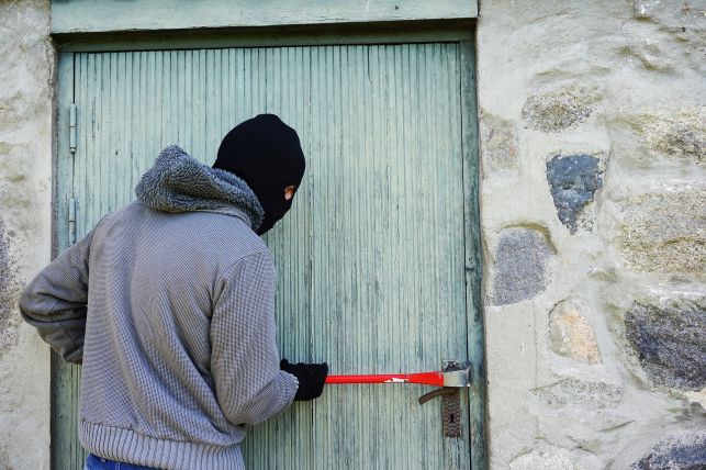 Złodzieje znów w akcji. Kolejne  włamania w powiecie bełchatowskim! - Zdjęcie główne