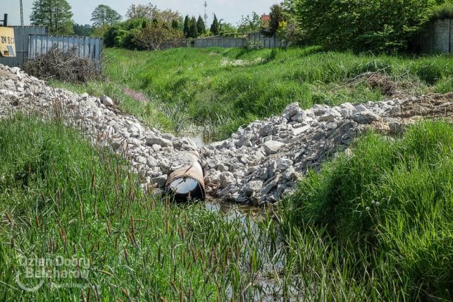 Ile zostało z mostu nad Rakówką? Co z żydowskimi nagrobkami? Zajrzeliśmy za ogrodzenie budowy [FOTO][VIDEO] - Zdjęcie główne