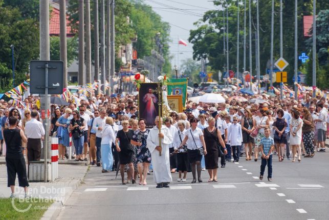 Boże Ciało w Bełchatowie. Procesja w parafii przy Kościuszki  [ZDJĘCIA] - Zdjęcie główne