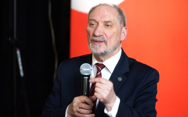 PiS prezentuje "jedynki" do jesiennych wyborów. W naszym okręgu liderem Antoni Macierewicz - Zdjęcie główne