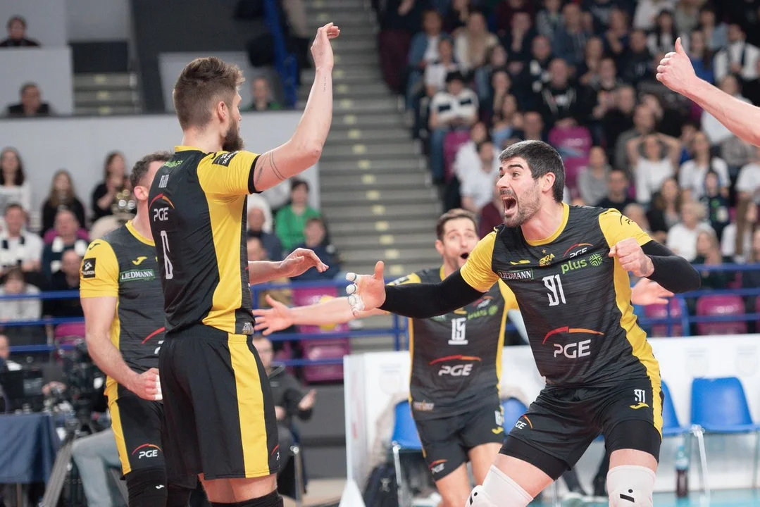 PlusLiga 2022/23: Pięciosetowy bój PGE Skry na Torwarze - Zdjęcie główne