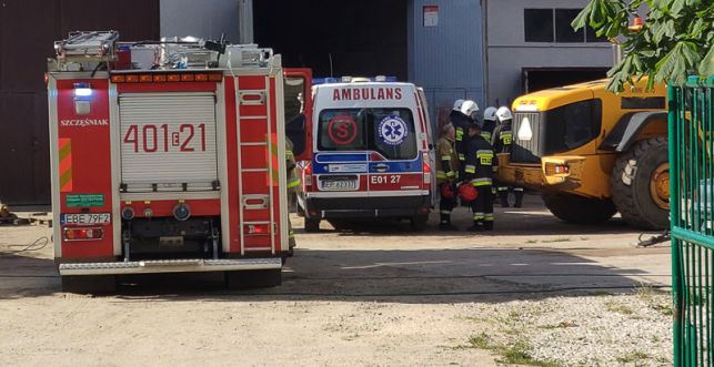 Tragedia w pobliżu Rogowca. Nie żyje 42-letni mężczyzna, którego przygniotła maszyna  - Zdjęcie główne