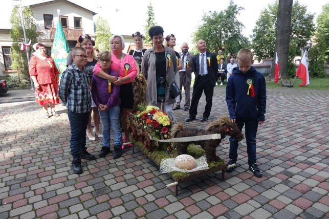 Dożynki w  gminie Bełchatów już za nami. Jak wyglądało święto plonów w dobie koronawirusa? [FOTO] - Zdjęcie główne