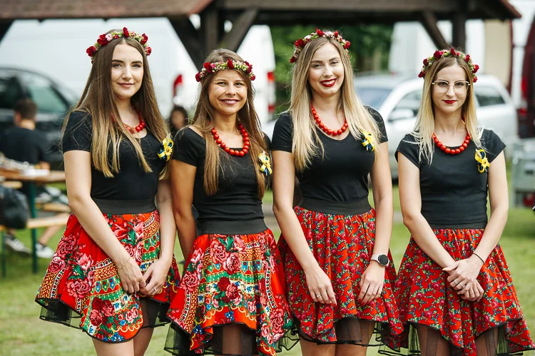 Rolnicy z gminy Szczerców dziękowali za plony. Zobacz, jak mieszkańcy bawili się na dożynkach [FOTO] - Zdjęcie główne