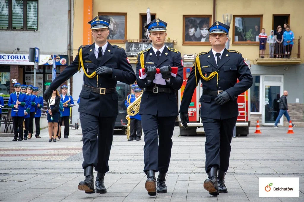 Dzień Strażaka na pl. Narutowicza. Odznaczenia, uroczysty apel i piknik dla mieszkańców [FOTO]  - Zdjęcie główne