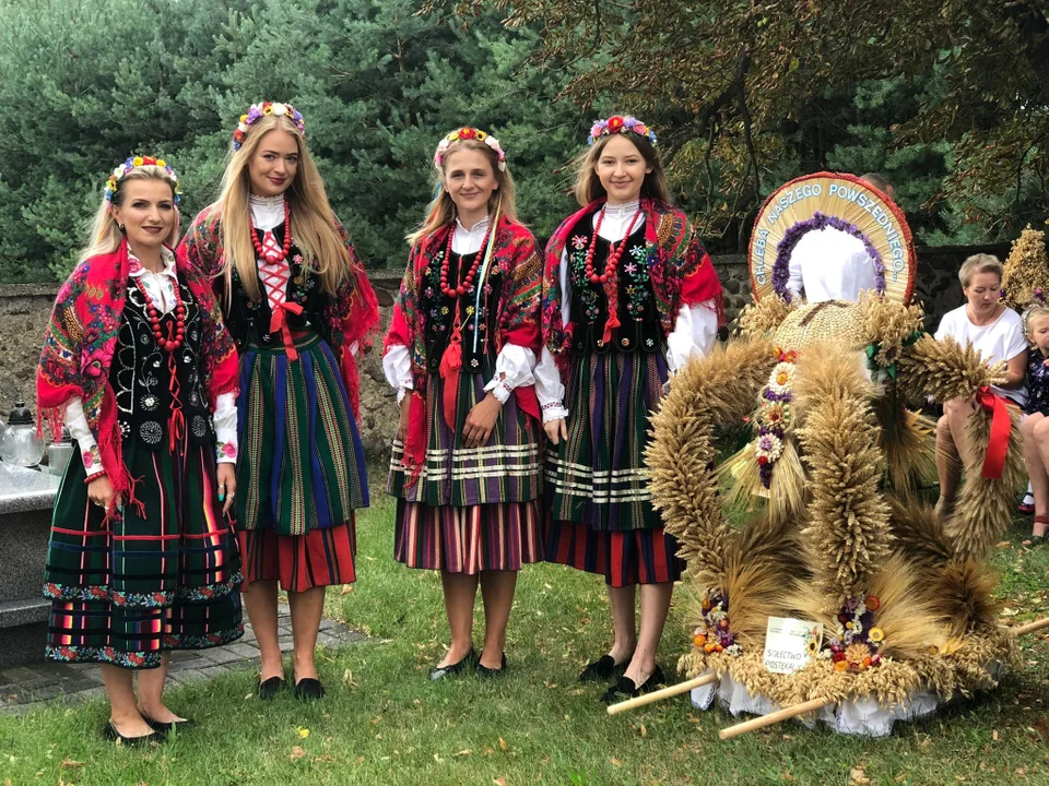 Ruszyły dożynki gminy Bełchatów. Największe gwiazdy zagrają wieczorem [FOTO] - Zdjęcie główne