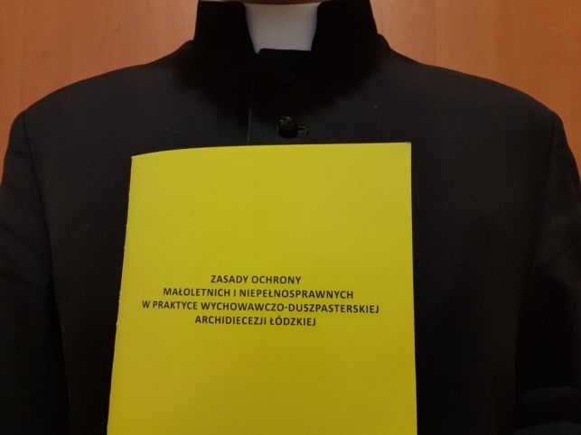 Co wolno księdzu w relacjach z małoletnimi, a czego nie? Kodeks arcybiskupa trafi również do duchownych z Bełchatowa [VIDEO] - Zdjęcie główne