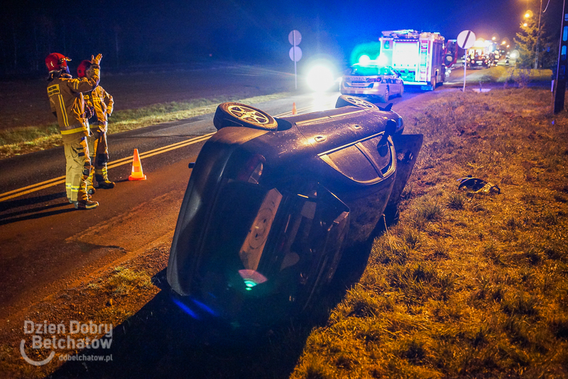 O krok od tragedii na drodze pod Zelowem. Tylko refleks kierowcy ocalił mężczyźnie życie [FOTO] - Zdjęcie główne