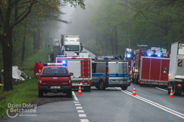 [AKTUALIZACJA] Śmiertelny wypadek pod Klukami. Osobówka zderzyła się z TIR-em [FOTO] - Zdjęcie główne