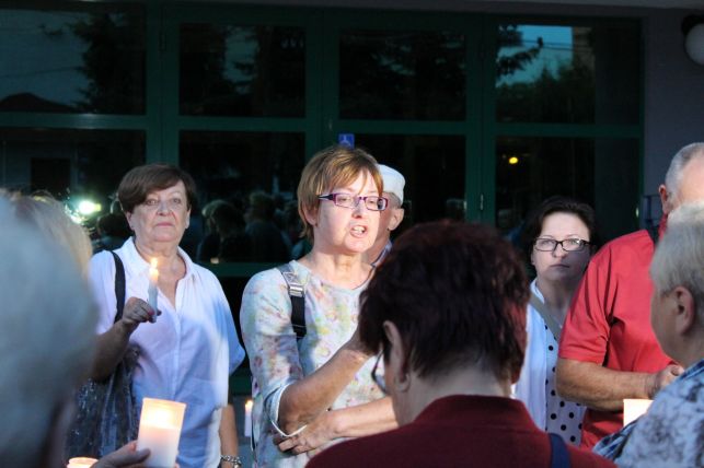 „Precz z Kaczorem dyktatorem” - drugi dzień protestów pod bełchatowskim sądem [FOTO] - Zdjęcie główne