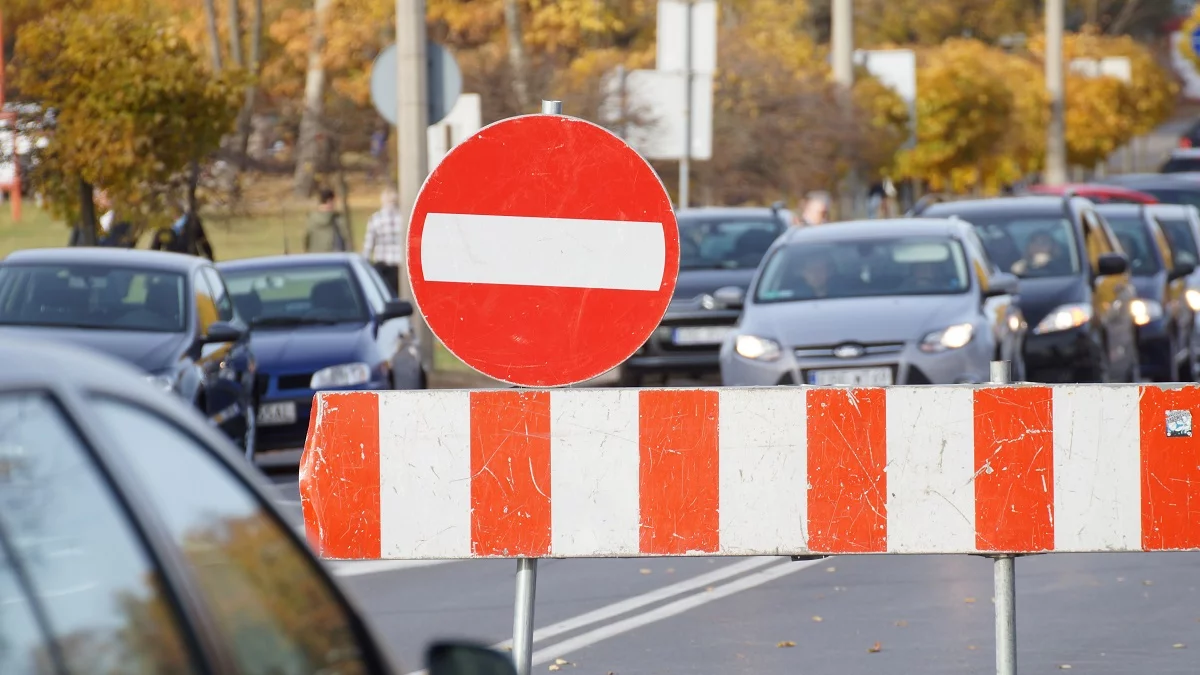 Utrudnienia i objazdy dla kierowców z powodu remontu. Zmiana trasy autobusów MZK - Zdjęcie główne