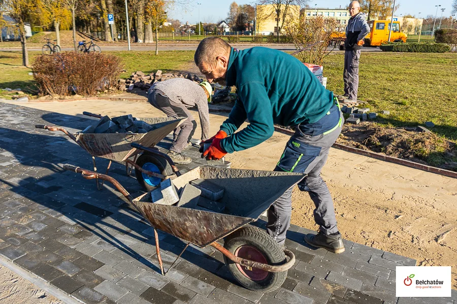 Remontują i odnawiają bełchatowski park. Do kiedy potrwają prace? [FOTO] - Zdjęcie główne