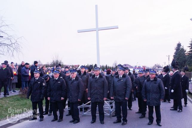 W świetle lampionów przemaszerowała XXI Bełchatowska Droga Krzyżowa [FOTO][VIDEO] - Zdjęcie główne