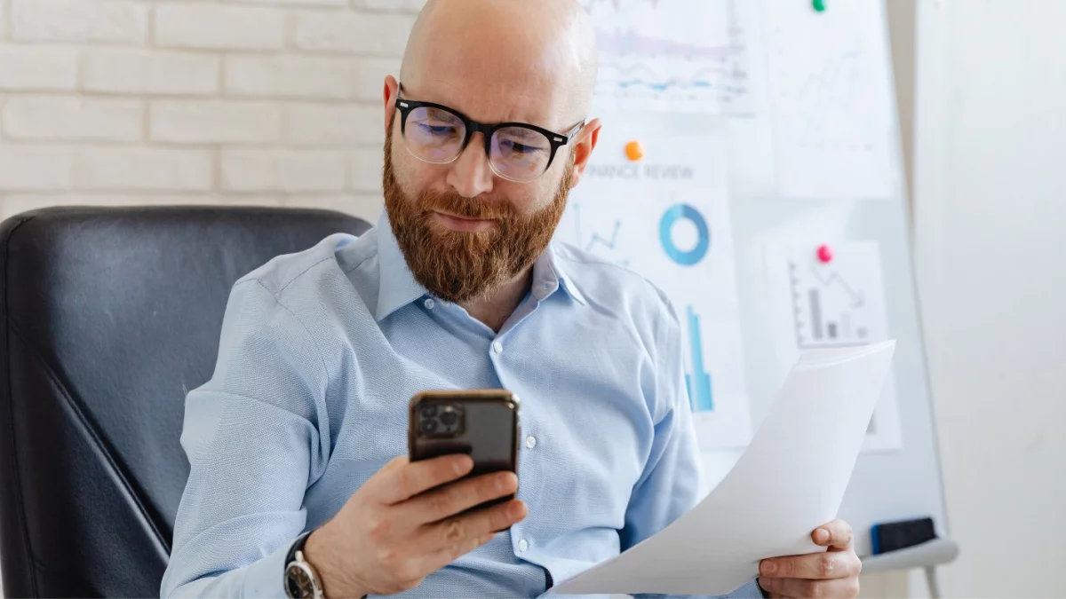 Jest „praca za biurkiem” w starostwie, sądzie i urzędzie. Sprawdź, ile można zarobić