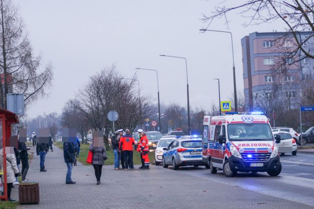 Na Przytorzu dziecko wyrwało się ojcu i wbiegło pod nadjeżdżające auto [FOTO] - Zdjęcie główne