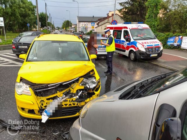 Dwa wypadki w tym samym czasie, w tym samym miejscu. Policja ustaliła kto zawinił - Zdjęcie główne