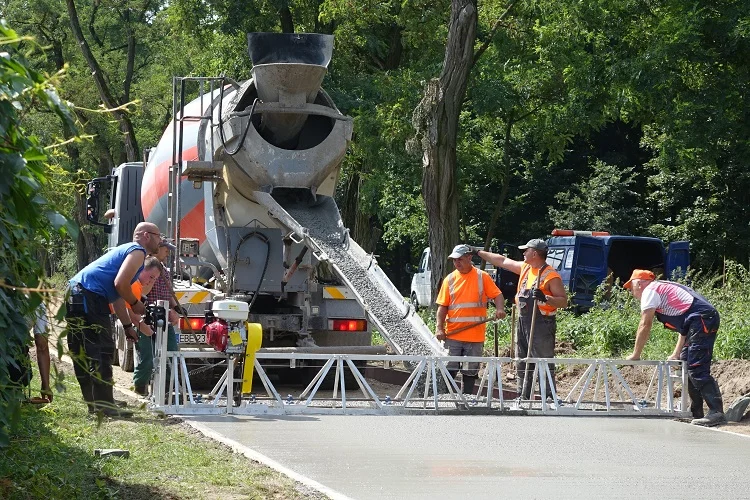 Rozbudują drogę w podbełchatowskiej miejscowości. Jak długo potrwają prace?  - Zdjęcie główne