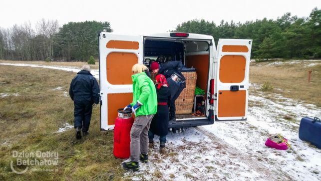 Policja zablokowała akcję Greenpeace pod Bełchatowem. Aktywiści nie polecieli [FOTO][VIDEO] - Zdjęcie główne