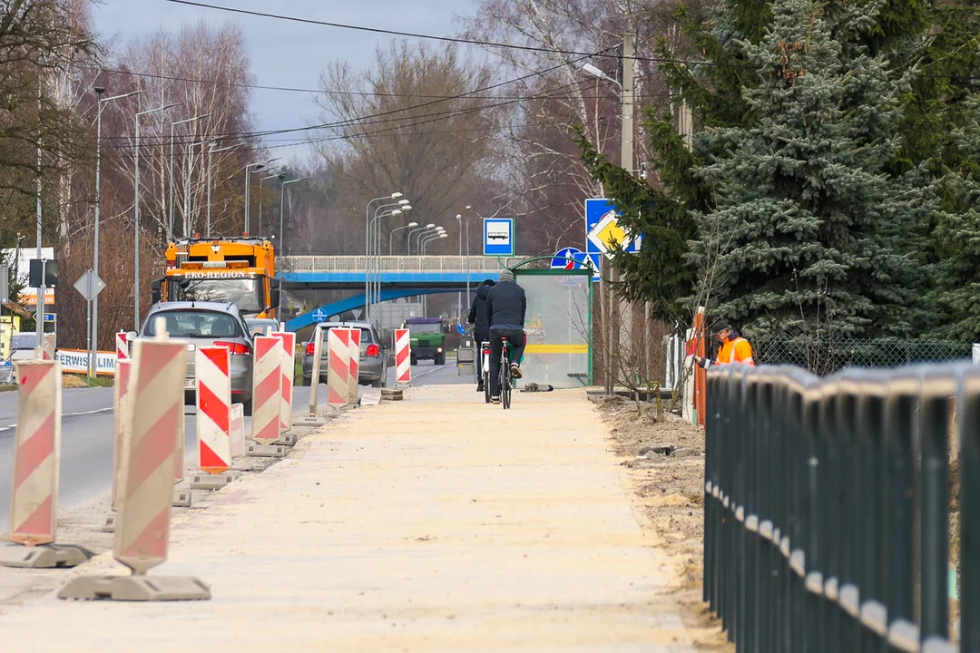 Bezpieczniej dla rowerzystów na wylotówce z Bełchatowa. Nie obyło się bez problemów - Zdjęcie główne