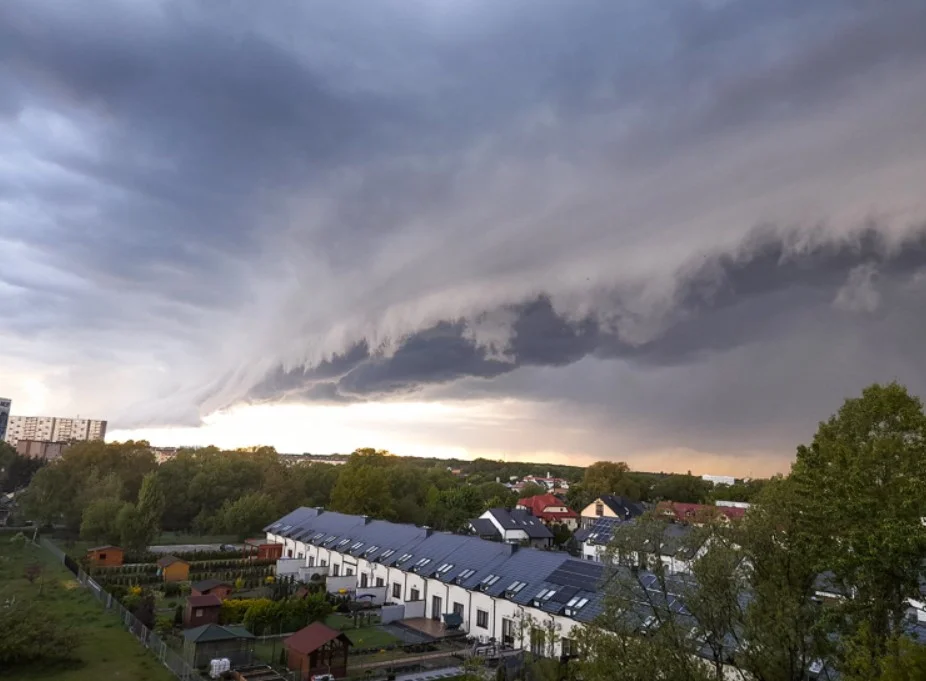 Alert dla województwa łódzkiego. „Znajdź bezpieczne schronienie” - Zdjęcie główne