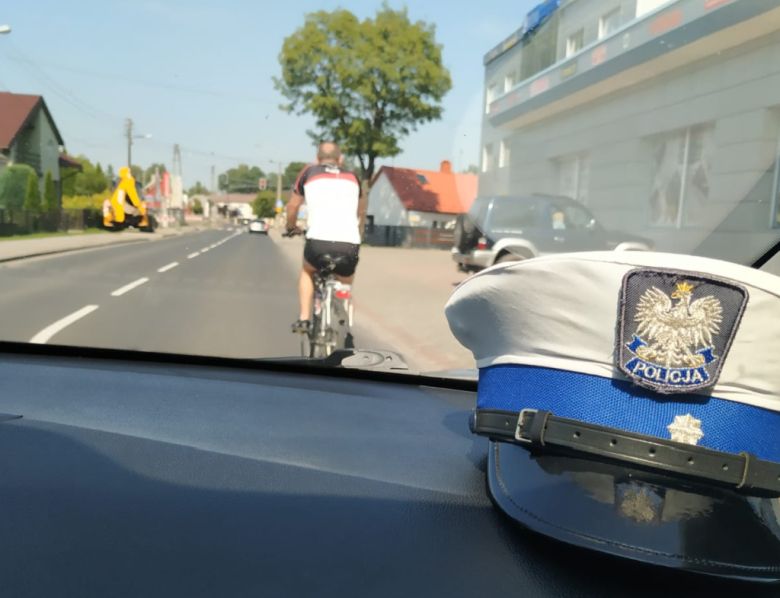 Jedna uderzyła w samochód, drugiej drogę zajechał 10-latek. Obie rowerzystki trafiły do szpitala - Zdjęcie główne