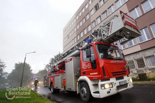 Strażacy wyważyli drzwi mieszkania na Czaplinieckiej. W środku znaleźli zwłoki mężczyzny - Zdjęcie główne