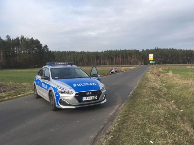 Pościg koło Bełchatowa. Policja blokuje drogę  - Zdjęcie główne