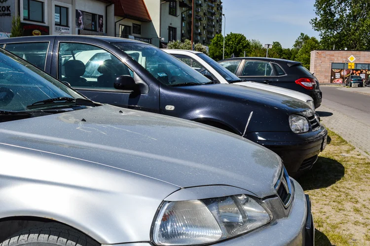 W Bełchatowie nie ma teraz samochodu, który by się nie sprzedał. Dlaczego używane auta drożeją? - Zdjęcie główne