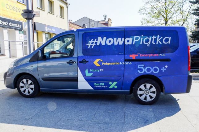 Posłowie z Bełchatowa oraz goście z Urzędu Wojewódzkiego w ulicznej akcji informacyjnej [FOTO][VIDEO] - Zdjęcie główne