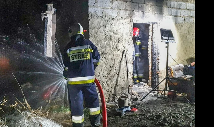 Potężna eksplozja i zwęglone zwłoki. Tragiczny pożar w sąsiednim powiecie [FOTO] - Zdjęcie główne