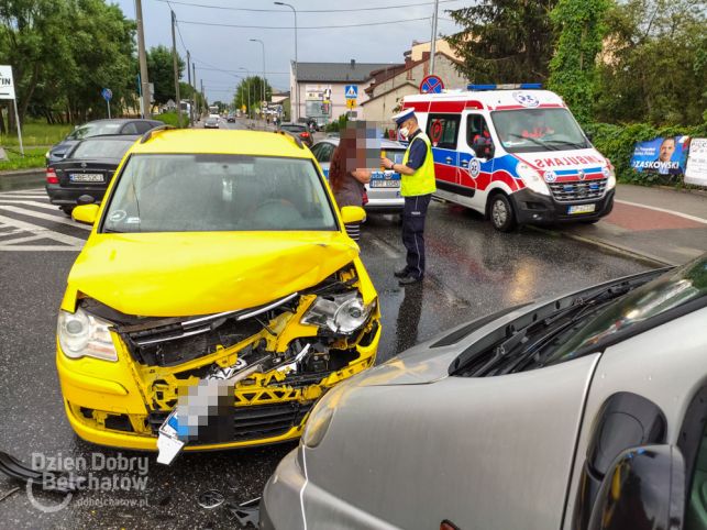 Dwa wypadki w 5 minut. Czapliniecka częściowo zablokowana [FOTO] - Zdjęcie główne