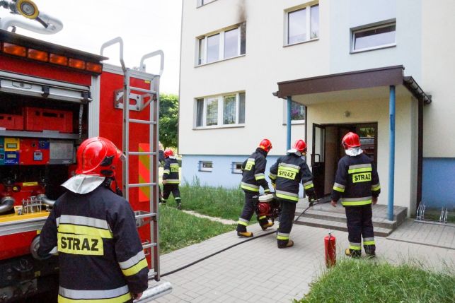 Pożar na osiedlu Czaplinieckim. Wszystko przez wadliwy okap kuchenny [FOTO] - Zdjęcie główne