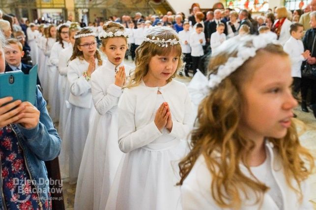 Komunia święta także... w wakacje. Księża z parafii w Bełchatowie ustalili terminy uroczystości - Zdjęcie główne