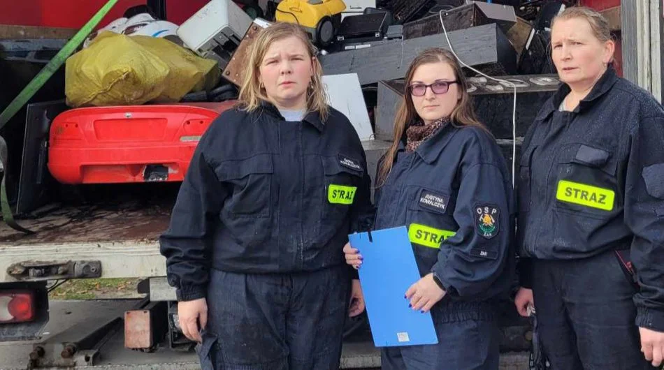 Druhny z gminy Kluki biorą udział w ogólnokrajowej akcji. Zbierają na sprzęt do pomagania [FOTO] - Zdjęcie główne