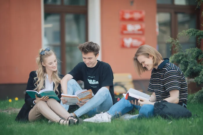 Matura w ręku, pora wybrać uczelnię - Zdjęcie główne