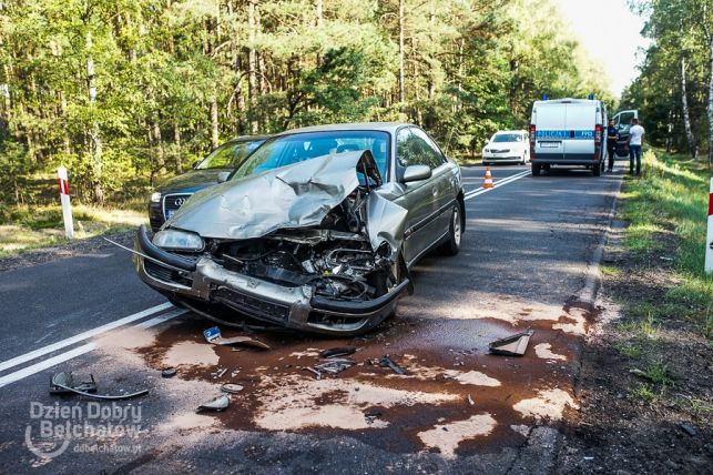 Wypadek na łuku drogi. Kobieta i dziecko w szpitalu [FOTO] - Zdjęcie główne