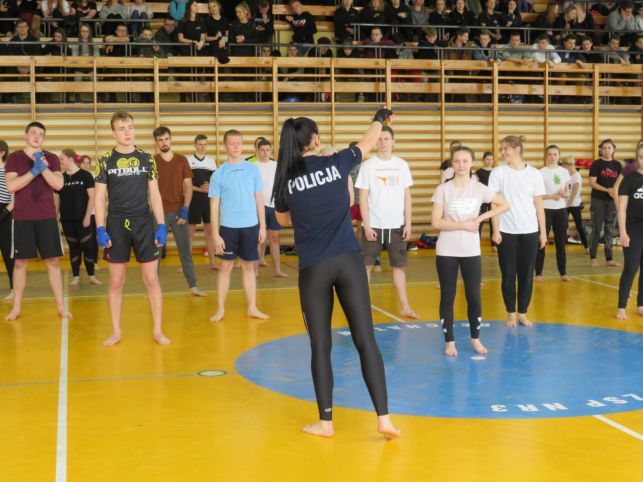 W bełchatowskiej szkole można się było zmierzyć z "gliniarzem" [FOTO] - Zdjęcie główne