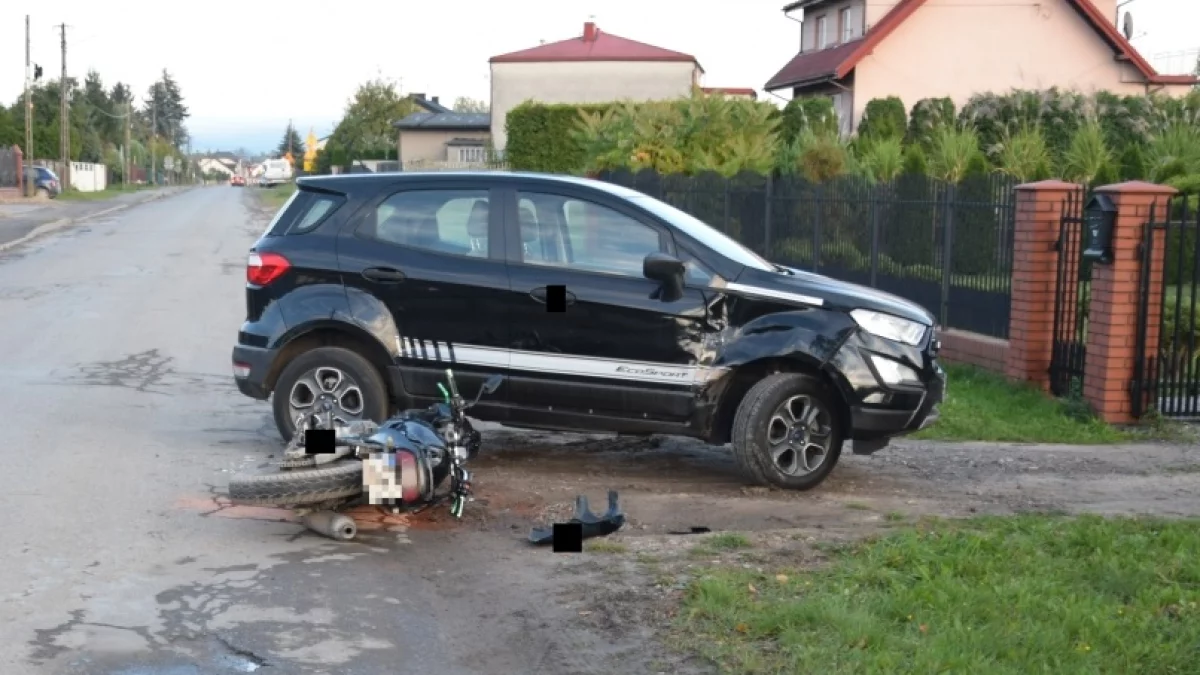 Motocykl zderzył się z osobówką w Domiechowicach. Karetka zabrała 25-latka do szpitala - Zdjęcie główne