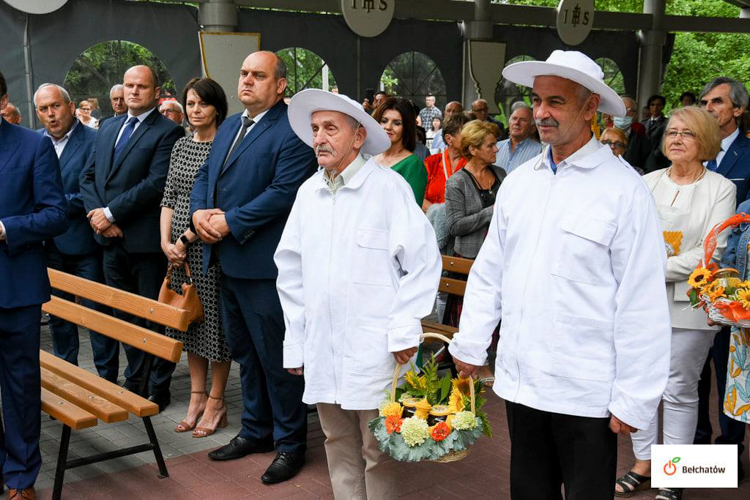 Święto pszczelarzy w Bełchatowie. Barwny pochód, odznaczenia i gratulacje [FOTO] - Zdjęcie główne