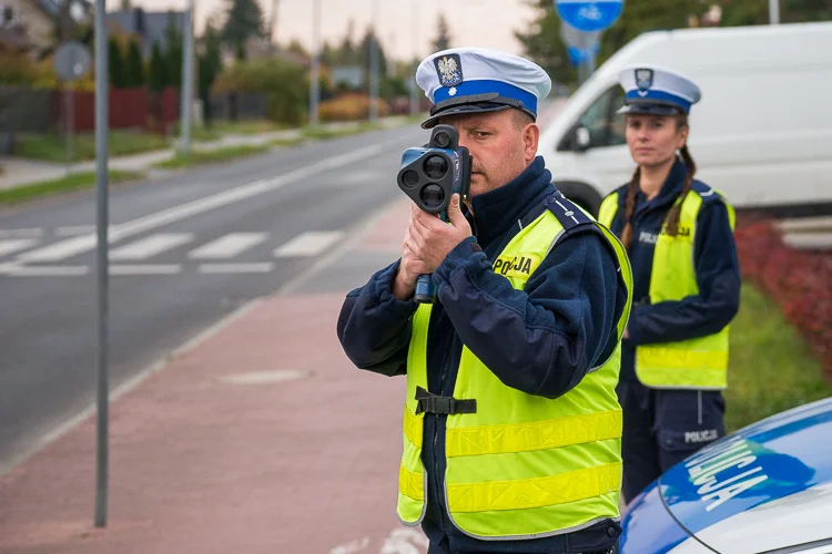 Posypały się mandaty po zmianie przepisów. Ilu kierowców zatrzymano w Bełchatowie? - Zdjęcie główne