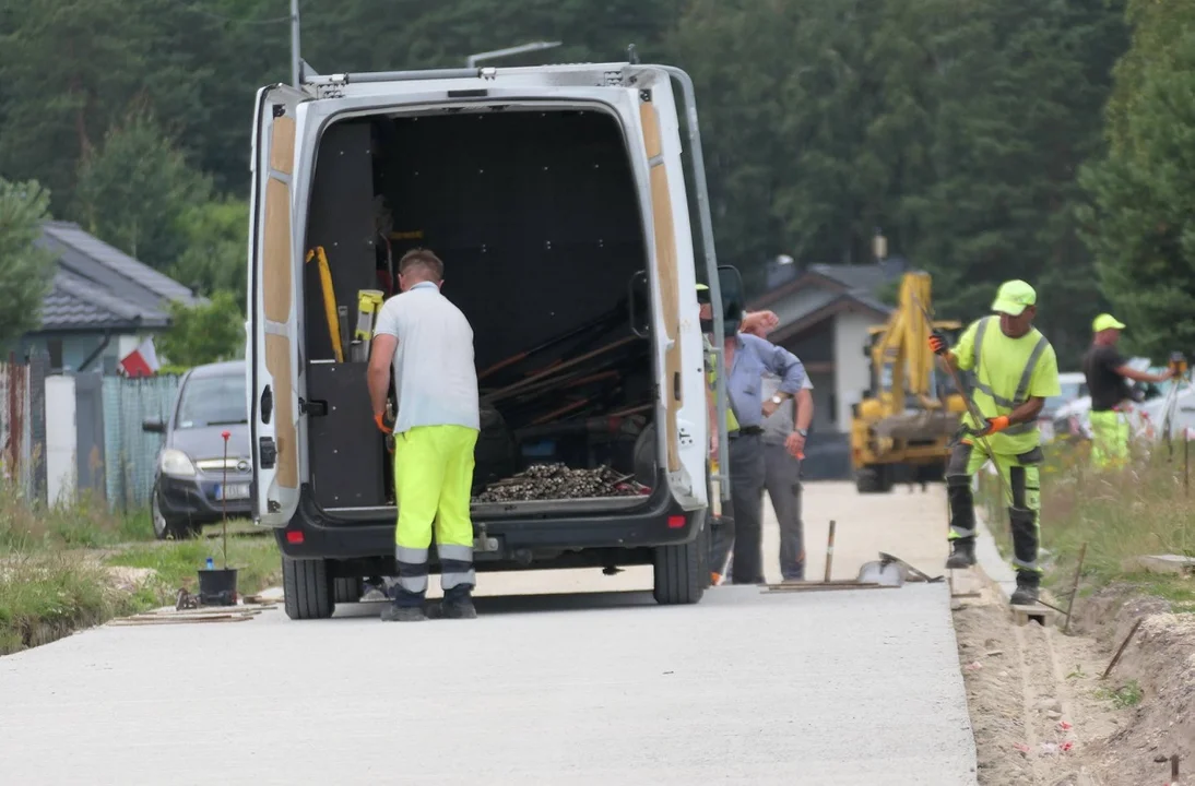 Trwa budowa kolejnej drogi koło Bełchatowa. Gdzie obecnie trwają prace? - Zdjęcie główne