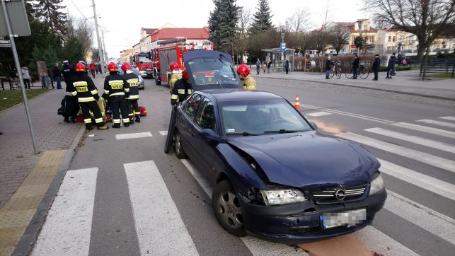 Zderzenie przed Urzędem Miasta. Wszystkie służby na miejscu [FOTO] - Zdjęcie główne