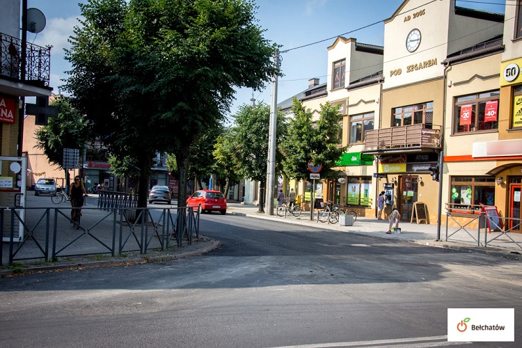 Prywatny inwestor błyskawicznie wyremontował ulicę w centrum. Droga już przejezdna - Zdjęcie główne